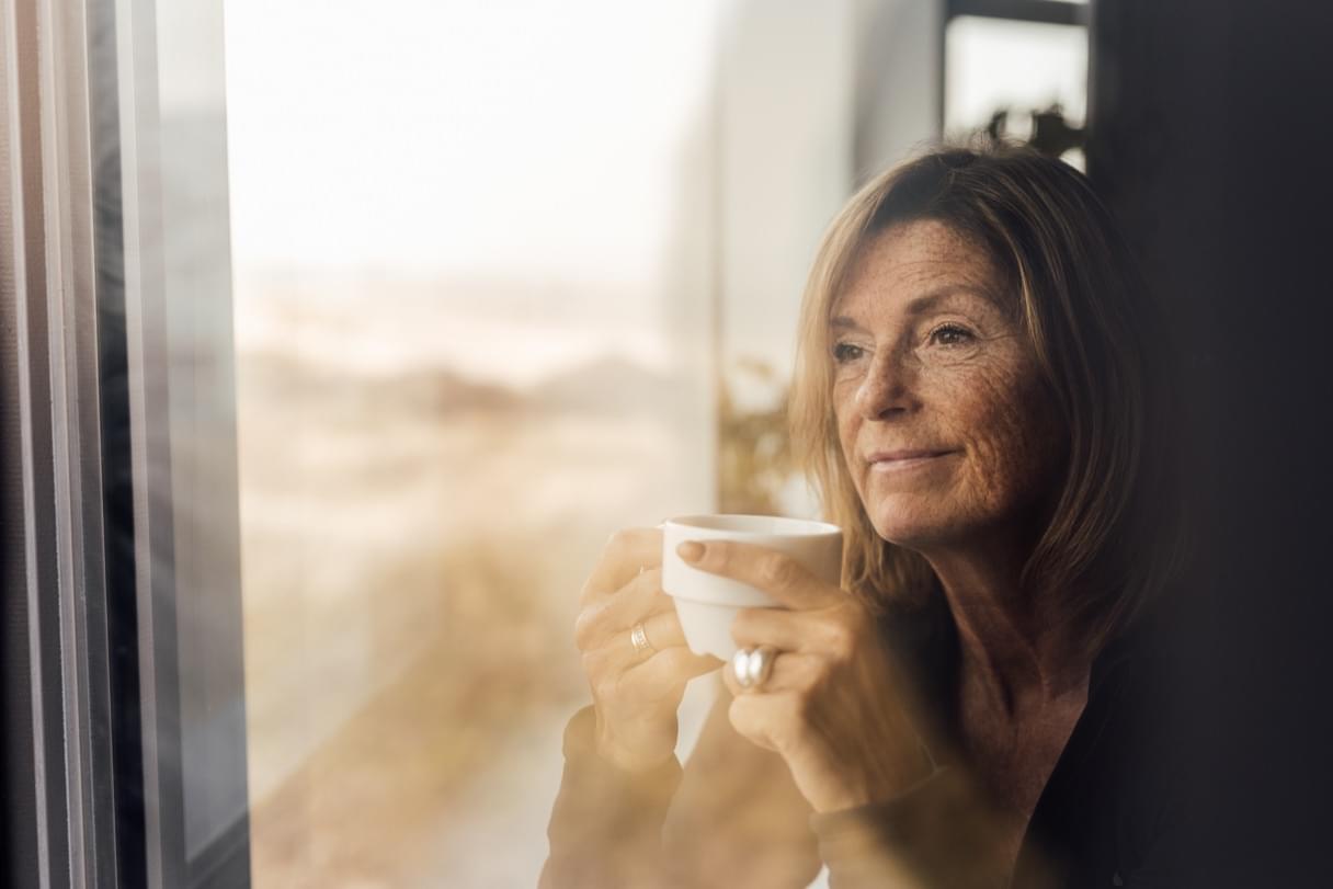 Anja met een kop koffie